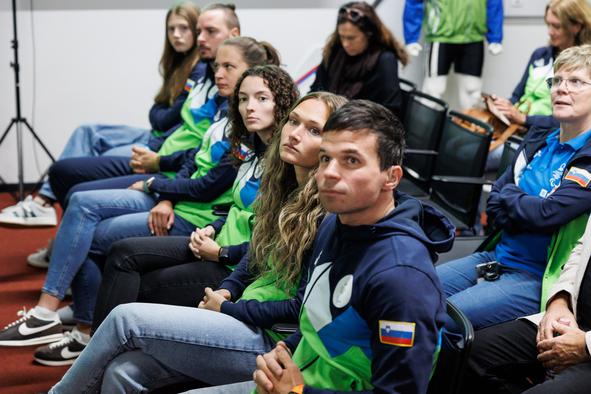 Sedem Slovencev na 25. olimpiado gluhih v Tokiu