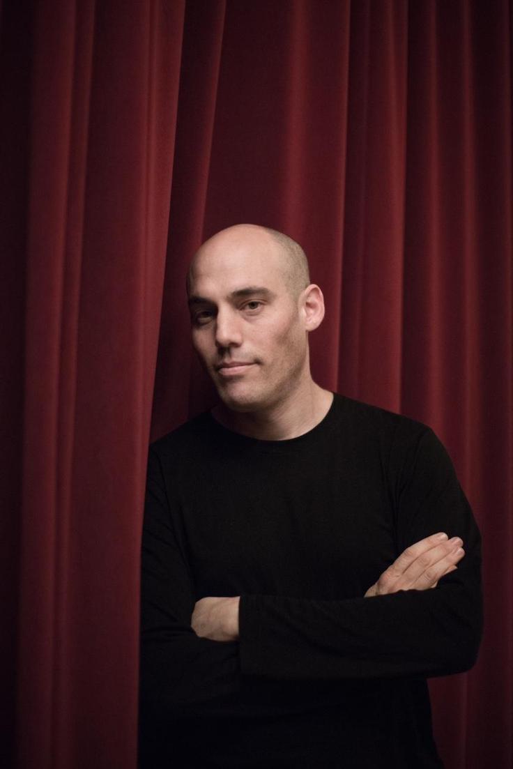 "Teater ubijanja pripoveduje o lažeh, ki si jih storilci govorijo zato, da lahko živijo sami s seboj, Pogled tišine pa o tem, kaj se zgodi z žrtvami, ki so prisiljene že 50 let živeti v strahu in tišini." │ Foto: Klemen Korenjak | Foto: 