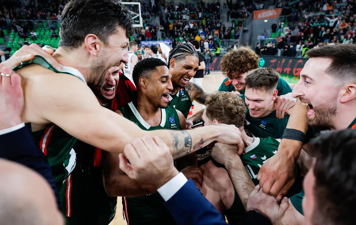 Cedevita Olimpija | Foto Navijači Cedevite Olimpije obkrožite prvi oktober