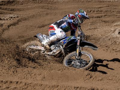 Tim Gajser hiter, a v obeh vožnjah na tleh, s 25 točkami osmi