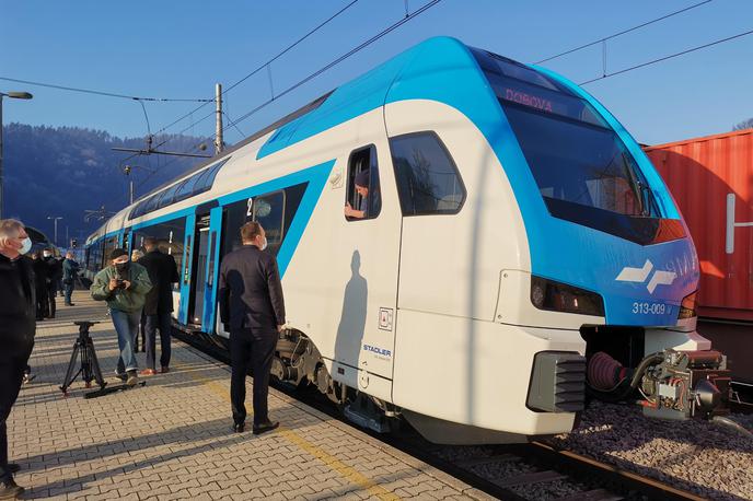 Dvonadstropni vlak, Litija, železnice | Dvonadstropni električni vlak Stadler na postaji Litija | Foto Srdjan Cvjetović