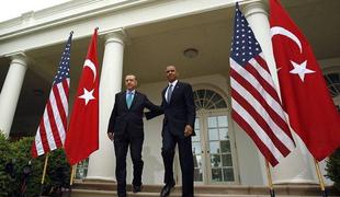 Obama in Erdogan vztrajata pri odhodu Asada