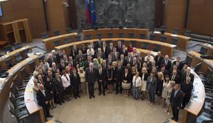 Za zdaj ustanovljene štiri poslanske skupine