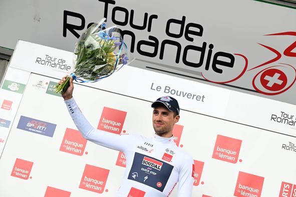 Ethanu Vernonu sprint glavnine in rumena majica