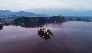 Turistov ni, jezero je rdeče: bo država vendarle pomagala Bledu? #video