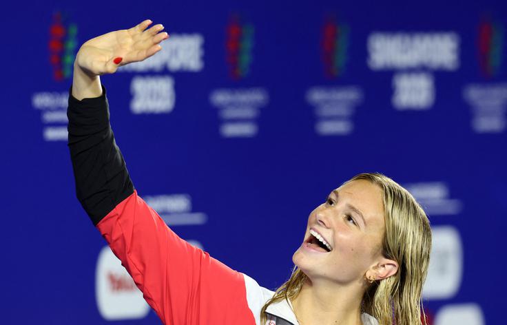 Že svoj drugi naslov na prvenstvu po nedeljski zmagi na 400 m prosto je osvojila 18-letna Kanadčanka Summer McIntosh. | Foto: Reuters