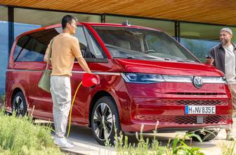 Novi VW Multivan Limited 2026 z izjemno ponudbo pri Porsche Inter Auto