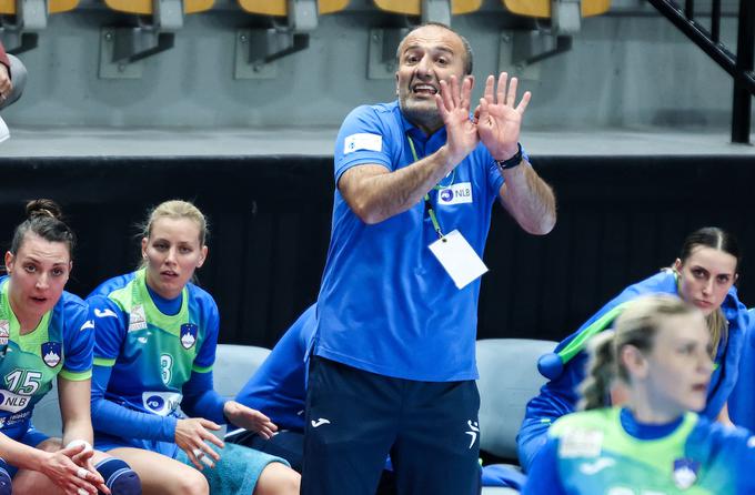 Dragan Adžić poudarja, da visok poraz v Poreču ne menja ambicij Slovenije na SP. | Foto: Vid Ponikvar