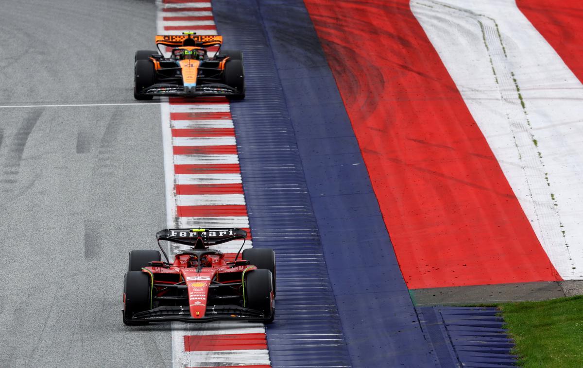 Red Bull Ring Carlos Sainz Lando Norris | Široki in premalo rebrasti robniki ter asfaltne izletne cone niso prava rešitev za formulo 1. | Foto Reuters