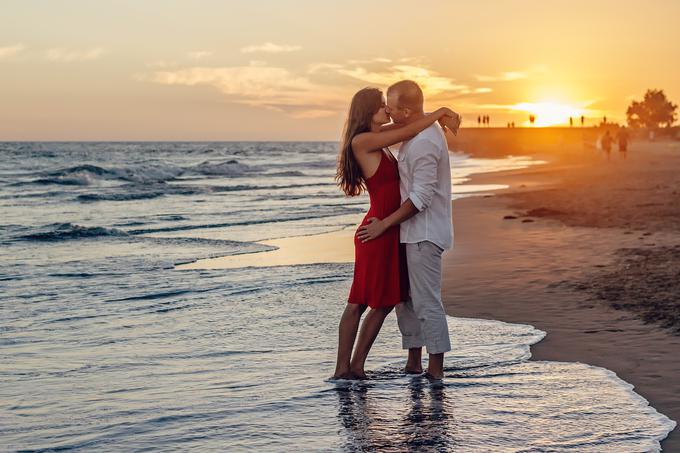Začnite negovati svojo čustveno povezanost s partnerjem, ki bo vodila v bolj izpopolnjeno intimno izkušnjo. | Foto: Pixabay