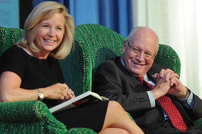 Liz Cheney in Dick Cheney | Donald Trump je oba Cheneyjeva v petkovi objavi na družbenem omrežju označil za "nepomembna RINO". Gre za izraz, ki ga uporablja za republikance, ki mu niso zvesti in pomeni "republikanci samo po imenu". | Foto Guliverimage