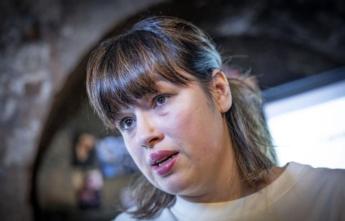 Samo ljubezen Nike Kovač: je šel Inštitut 8. marec s fotografijo Janše predaleč?