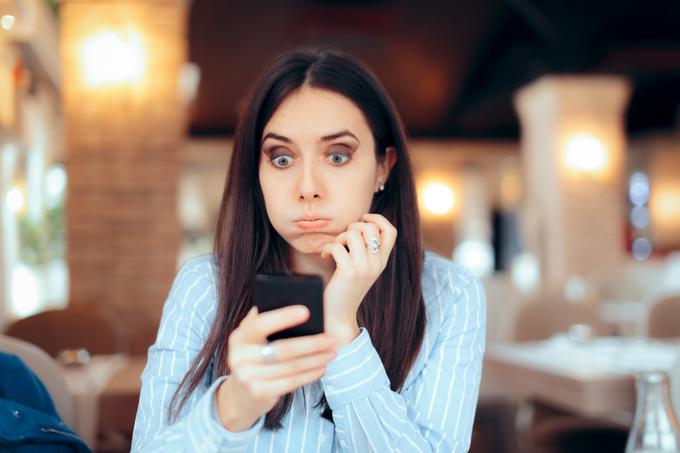 Če vas prijatelj kontaktira le, ko kaj potrebuje, ali če vam na klice ter sporočila odgovarja z veliko zamudo in v zelo okrnjenih stavkih, potem je to slab znak.  | Foto: Getty Images