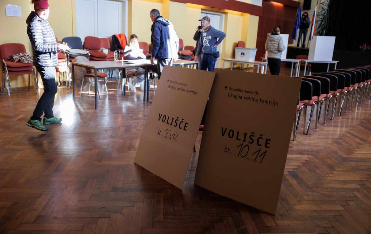 Zakonodajni referendum o zakonu o pomoči pri prostovoljnem končanju življenja | Volilci so se že drugič letos odpravili na volišča, da bi oddali glas na referendumu. | Foto STA