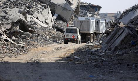 Izrael v zameno za truplo talca v Gazo vrnil trupla 15 Palestincev