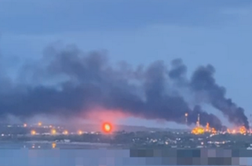 Ukrajinci z droni nad rusko regijo Saratov, gorela naj bi refinerija