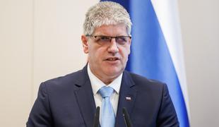 Trikrat manj migrantov kot pred letom dni