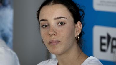 Rosa Rekar do šestega mesta, prvenec Annie Sanders