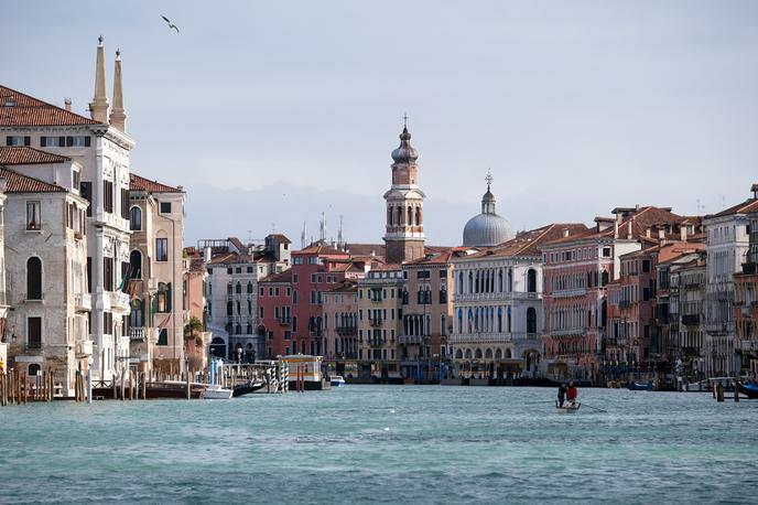 Benetke, Italija, ljudje, turisti | Kazni za kršitelje so precej visoke.  | Foto Reuters