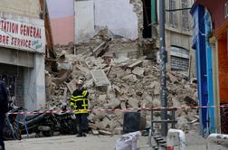 Po zrušenju dveh zgradb v Marseillu našli truplo, več ljudi pogrešanih