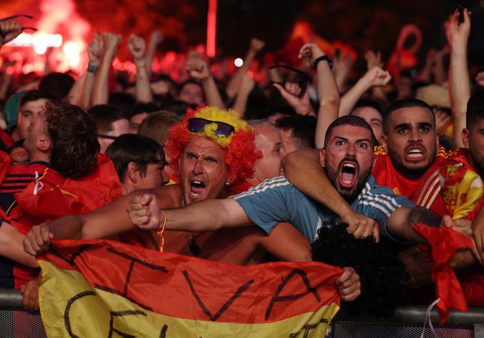 Veselje španskih navijačev, ki spremljajo finale Eura 2024 v Madridu. | Foto: Reuters
