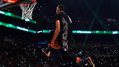 Mladi volk kralj zabijanja, Curry upravičil sloves ostrostrelca (video)