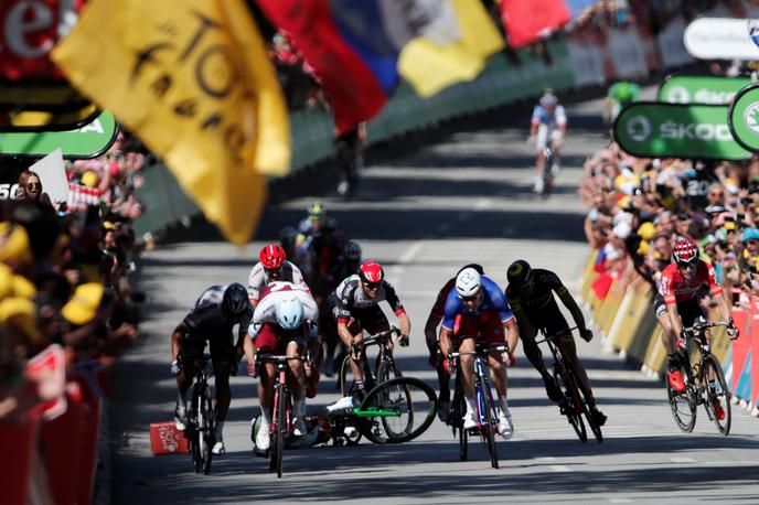 Tour de France padec Mark Cavendish | Tour de France je spisal že marsikatero zgodbo. | Foto Reuters