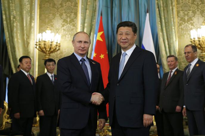 Vladimir Putin in Ši Džinping | Kitajska in Rusija sta v zadnjem času okrepili svoje zavezništvo, obseg trgovine med državama pa je dosegel rekordno raven – zlasti po začetku ruske invazije na Ukrajino februarja 2022, ko so se skrhali že tako napeti odnosi med Moskvo in Zahodom. | Foto Guliverimage