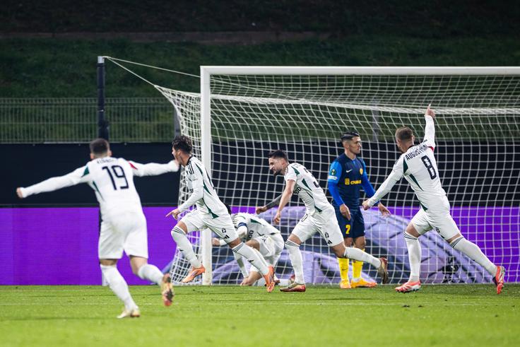 Veselje Legie po zadetku za vodstvo z 1:0. | Foto: Jure Banfi