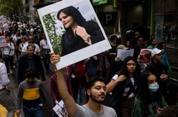 V Iranu nameščajo kamere, da bi prepoznali ženske, ki ne nosijo hidžaba