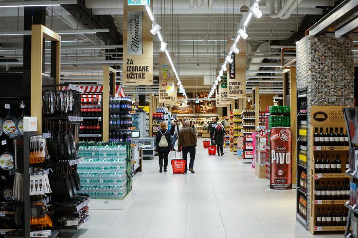 Že danes je Mercatorjeva maloprodaja kadrovsko podhranjena, opozarjajo v sindikatu delavcev trgovine. | Foto: STA ,