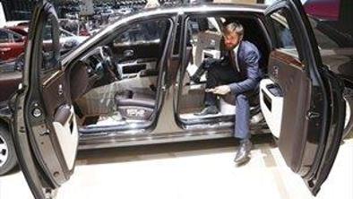 Rolls Royce je kupcem obljubil, da ne bo postal prepoceni