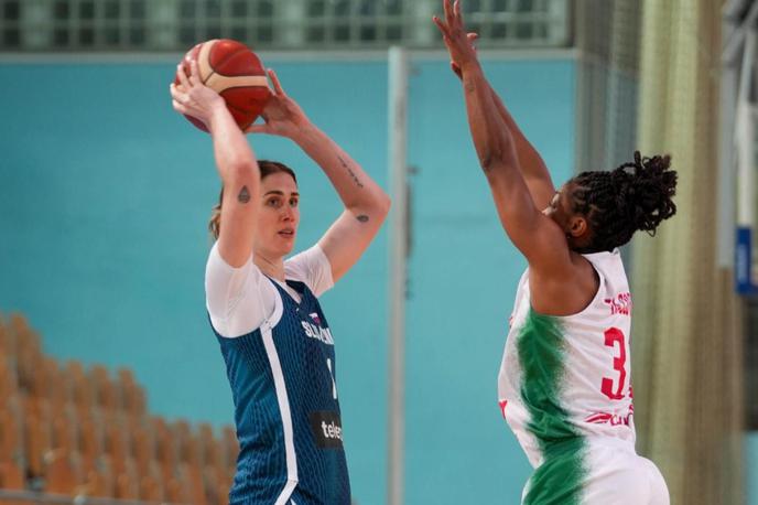 Eva Lisec | Eva Lisec je proti Portugalkam zbrala 18 točk in 6 skokov. | Foto KZS/SaMi