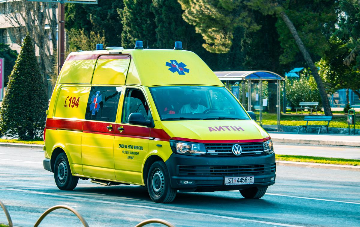 Reševalni avto. hrvaška. rešilec | Padec iz višjega nadstropja naj bi bil le nesrečno naključje. | Foto Shutterstock