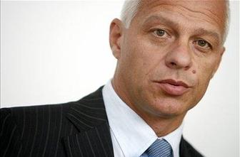 Kos: Slovenija je s korupcijo zmerno obremenjena država