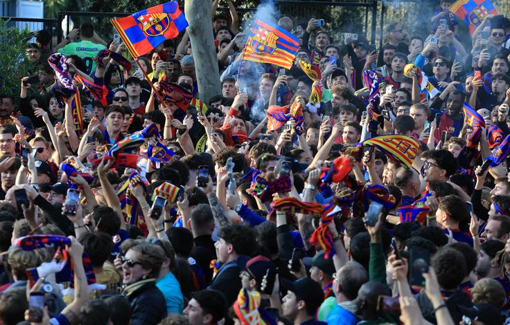 Navijači Barcelono vidijo v finalu. | Foto: Reuters