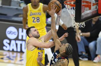 Katastrofa Lakersov v Clevelandu. Dončić prestrašil navijače, se junaško vrnil, a ... #video