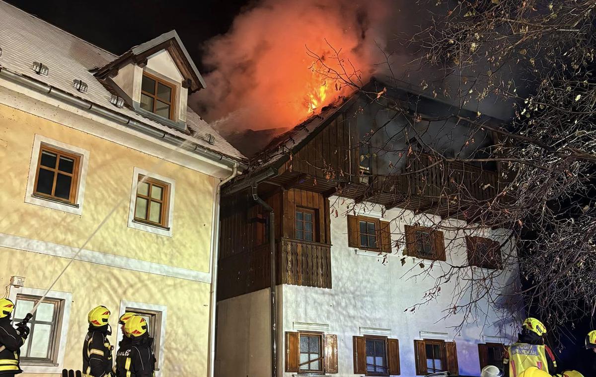 Požar v Tržiču | Z ognjem se je borilo 96 gasilcev, nočno stražo so prevzeli gasilci PGD Lom pod Storžičem. | Foto PGD Tržič