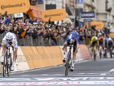 Čustva preplavila šefa UAE Emirates po padcu in zmagi Tadeja Pogačarja v Sanremu