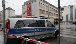 Grozljivka v Nemčiji: sovrstnici v gozdu z nožem ubili 12-letnico #video