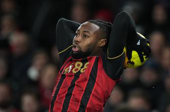 City zapravil 72 milijonov za Semenya, Arsenal podaljšal s Sakajem