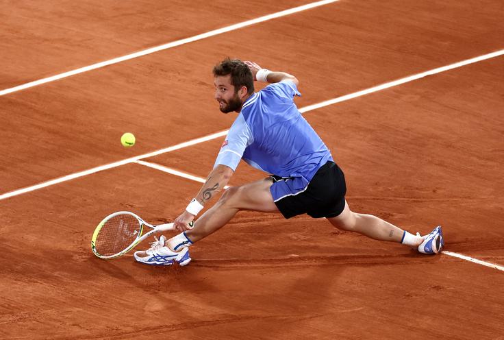 Corentin Moutet je Sinnerju vzel en niz. | Foto: Reuters