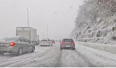 Dalmacijo zajelo močno sneženje, vozniki v težavah #video