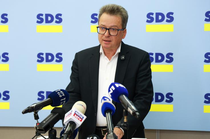 Černač je v izjavi za medije dejal, da imajo smrt 48-letnika v Novem mestu na vesti predsednik vlade, ministri, poslanci koalicije, pa tudi predsednica republike. | Foto: STA