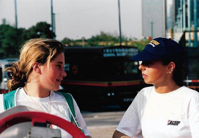 "Z Marie Sophie Kumpen, eno redkih žensk v svetovnem kartingu v začetku 90. let. Fotografija je nastala na dirki v Hongkongu. Marie je sicer mama Maxa Verstapna, ki danes dirka v F1." | Foto: Osebni arhiv Nine Jerančič