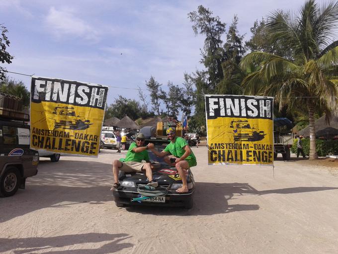  Perne se je leta 2014 s prijateljem Maretom Železnikom udeležil posebne dobrodelne avtomobilistične dirke Amsterdam Dakar Challenge. | Foto: Osebni arhiv