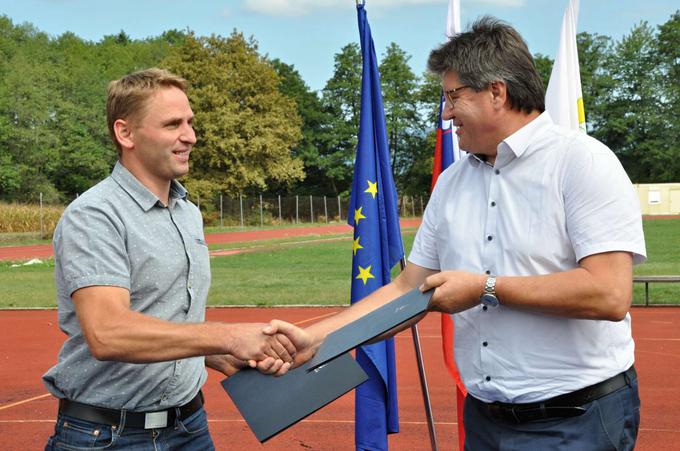 Namen naložbenega projekta je izboljšanje pogojev za vrhunski šport, kakovostni in mladinski šport oz. vadbo brežiških atletov in drugih domačih športnikov, izboljšanje pogojev za organizacijo športnih tekmovanj in prireditev tudi na višjih ravneh. | Foto: Rasto Božič/STA