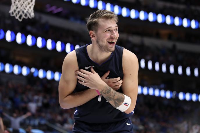 Luka Dončić | Luka Dončić spada med najboljšo deseterico posameznikov v ligi NBA v kar treh kategorijah. Po številu točk, skokov in asistenc! | Foto Reuters