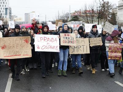 Na protestu v Sarajevu zahtevajo odgovornost za nesrečo tramvaja