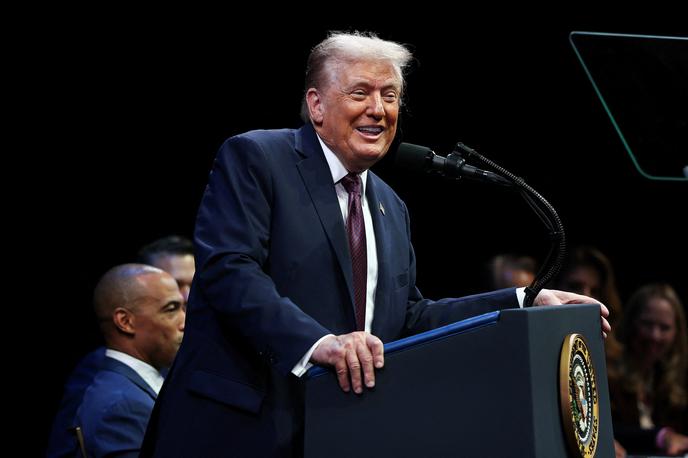 Donald Trump | Trumpova vlada se je pritožila na vrhovno sodišče, kjer konservativna šesterica sodnikov zdaj že sistematično odloča njej v prid. | Foto Gulliverimage